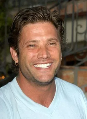 Sasha Mitchell - Ator, 27 de julho de 1967