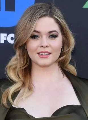 Sasha Pieterse - Atriz, 17 de fevereiro de 1996