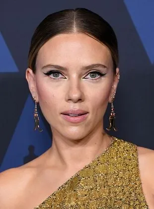 Scarlett Johansson - Atriz, Produtor Executivo, Diretora, 22 de novembro de 1984