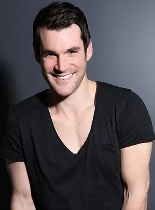 Sean Maher - Ator, 16 de abril de 1975