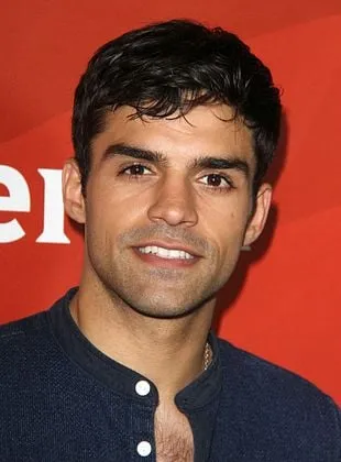 Sean Teale - Ator, 18 de junho de 1992