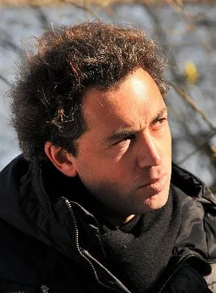 Sébastien Betbeder - Diretor, Roteirista, 4 de janeiro de 1975