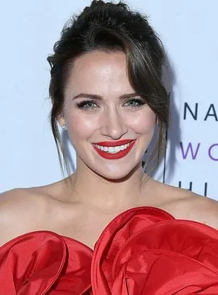 Shantel VanSanten - Atriz, 25 de julho de 1985