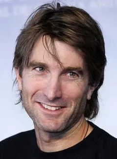 Sharlto Copley - Ator, Produtor de set, 27 de novembro de 1973