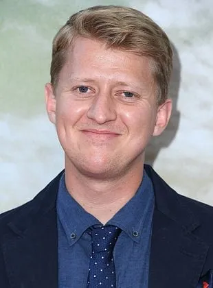 Shay Hatten - Roteirista, Produtor Executivo, Criador, 21 de julho de 1980