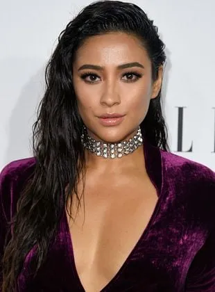 Shay Mitchell - Atriz, Produtor Executivo, 10 de abril de 1987
