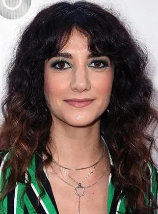 Sheila Vand - Atriz, 27 de abril de 1985