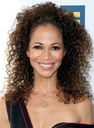 Sherri Saum - Atriz, 1 de outubro de 1974