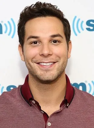 Skylar Astin - Ator, 23 de setembro de 1987
