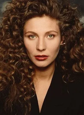 Solveig Dommartin - Atriz, Montador, Roteirista, 16 de maio de 1961, 11 de janeiro de 2007