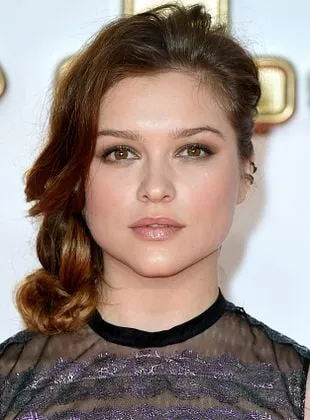 Sophie Cookson - Atriz, 15 de maio de 1990