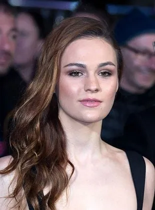 Sophie Skelton - Atriz, 7 de março de 1994