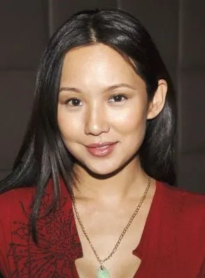 Steph Song - Atriz, 19 de abril de 1984