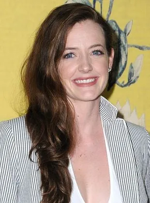 Stephanie Allynne - Atriz, Roteirista, Produtora, 19 de novembro de 1985