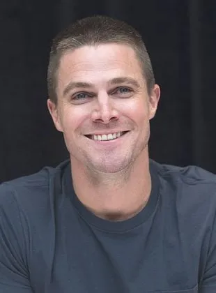 Stephen Amell - Ator, Produtor Executivo, Produtor, 8 de maio de 1981