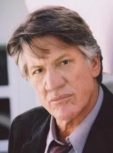 Stephen Macht - Ator, 1 de maio de 1942