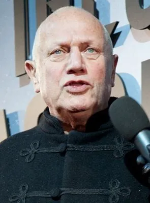 Steven Berkoff - Ator, 3 de agosto de 1937