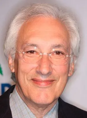 Steven Bochco - Criador da idéia original, Roteirista, Produtor Executivo, 16 de dezembro de 1943, 1 de abril de 2018
