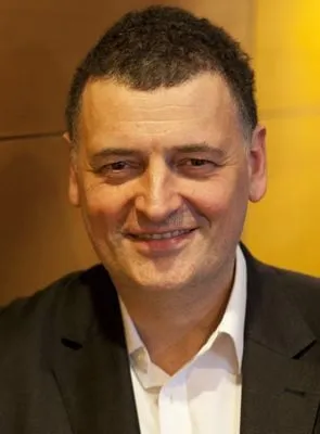 Steven Moffat - Roteirista, Produtor Executivo, Criador, 18 de novembro de 1961