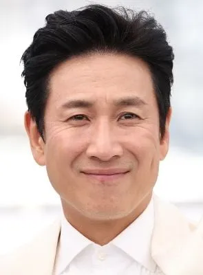 Sun-kyun Lee - Ator, 2 de março de 1975, 27 de dezembro de 2023