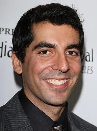 Sunil Malhotra - Ator, 20 de outubro de 1975