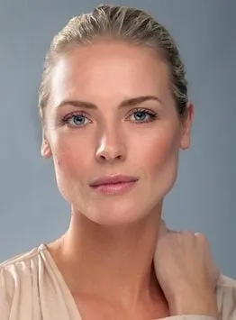 Synnøve Macody Lund - Atriz, 24 de maio de 1976