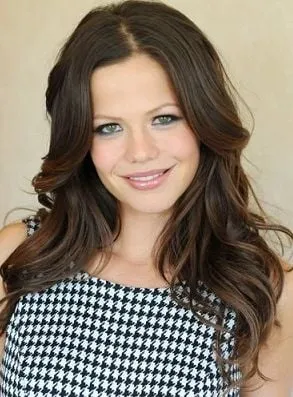 Tammin Sursok - Atriz, Coprodutor executivo, 19 de agosto de 1983