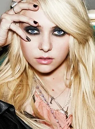 Taylor Momsen - Atriz, 26 de julho de 1993