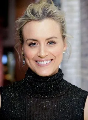 Taylor Schilling - Atriz, Produtor Executivo, 27 de julho de 1984