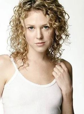 Tegan Moss - Atriz, 7 de fevereiro de 1985