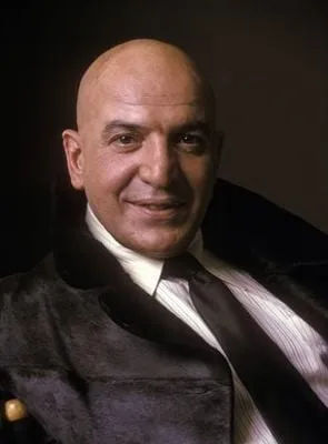 Telly Savalas - Ator, Diretor, 21 de janeiro de 1922, 22 de janeiro de 1994