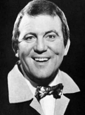 Terry Scott - 4 de maio de 1927, 26 de julho de 1994