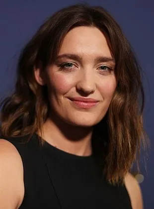 Tess Haubrich - Atriz, 1 de abril de 1990