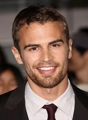 Theo James - Ator, Produtor Executivo, Produtor, 16 de dezembro de 1984