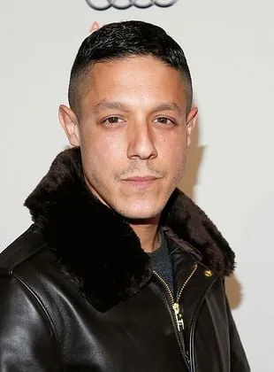 Theo Rossi - Ator, Produtor, 4 de junho de 1975