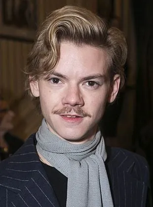 Thomas Brodie-Sangster - Ator, 16 de maio de 1990