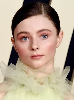 Thomasin McKenzie - Atriz, 26 de julho de 2000