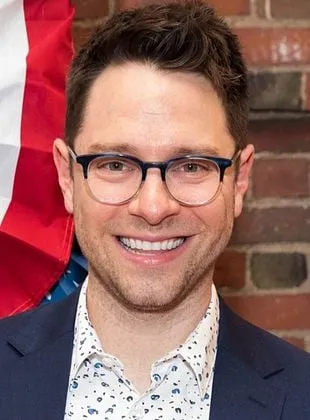 Tim Federle - Produtor Executivo, Roteirista, Diretor, 24 de março de 1980