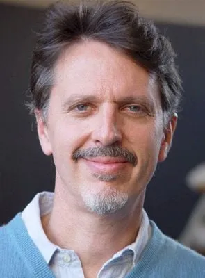 Tim Kring - Roteirista, Produtor Executivo, Criador, 9 de julho de 1957