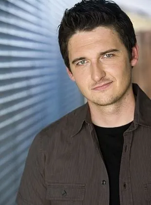 Toby Leonard Moore - Ator, 21 de abril de 1981