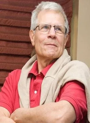 Tom Holland (II) - Diretor, Roteirista, Ator, 11 de julho de 1943