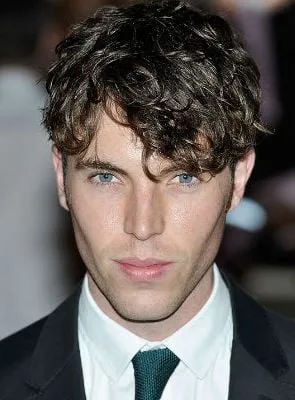Tom Hughes - Ator, 18 de abril de 1985