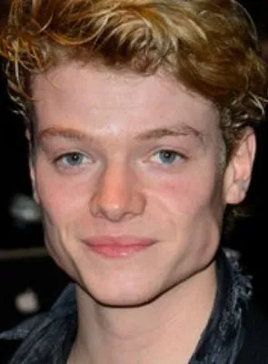 Tom Rhys Harries - Ator, 8 de outubro de 1992