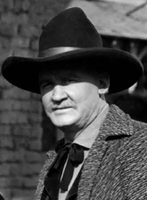 Tom Tully - Ator, 21 de agosto de 1908, 27 de abril de 1982