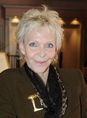 Tonie Marshall - Atriz, Diretora, Roteirista, 29 de novembro de 1951, 12 de março de 2020