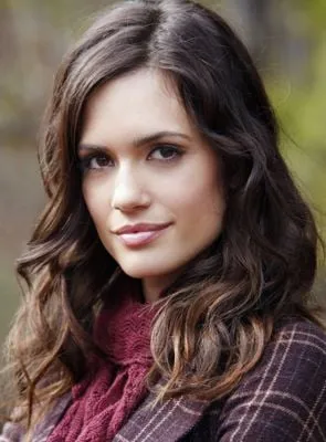 Torrey DeVitto - Atriz, 8 de junho de 1984