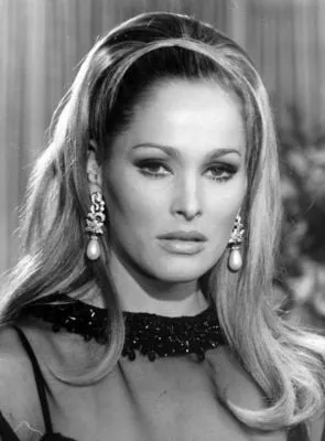 Ursula Andress - Atriz, 19 de março de 1936