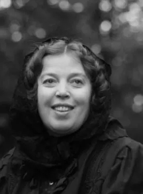 Ursula Strätz - 28 de setembro de 1940, 15 de dezembro de 2011