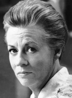 Uta Hagen - 12 de junho de 1919, 14 de janeiro de 2004