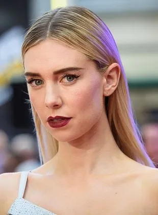 Vanessa Kirby - Atriz, 18 de abril de 1987